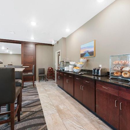 Cobblestone Hotel & Suites - Urbana Екстериор снимка