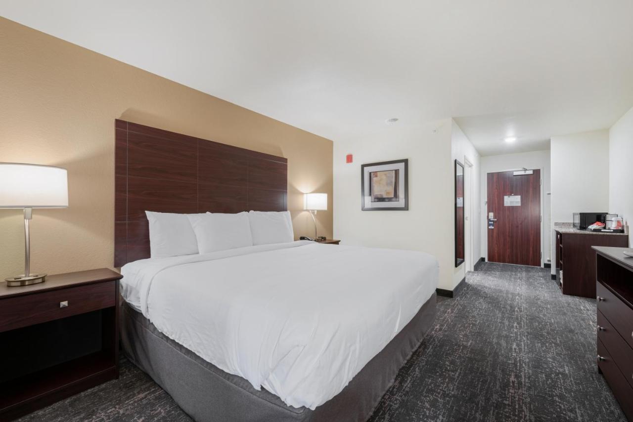 Cobblestone Hotel & Suites - Urbana Екстериор снимка
