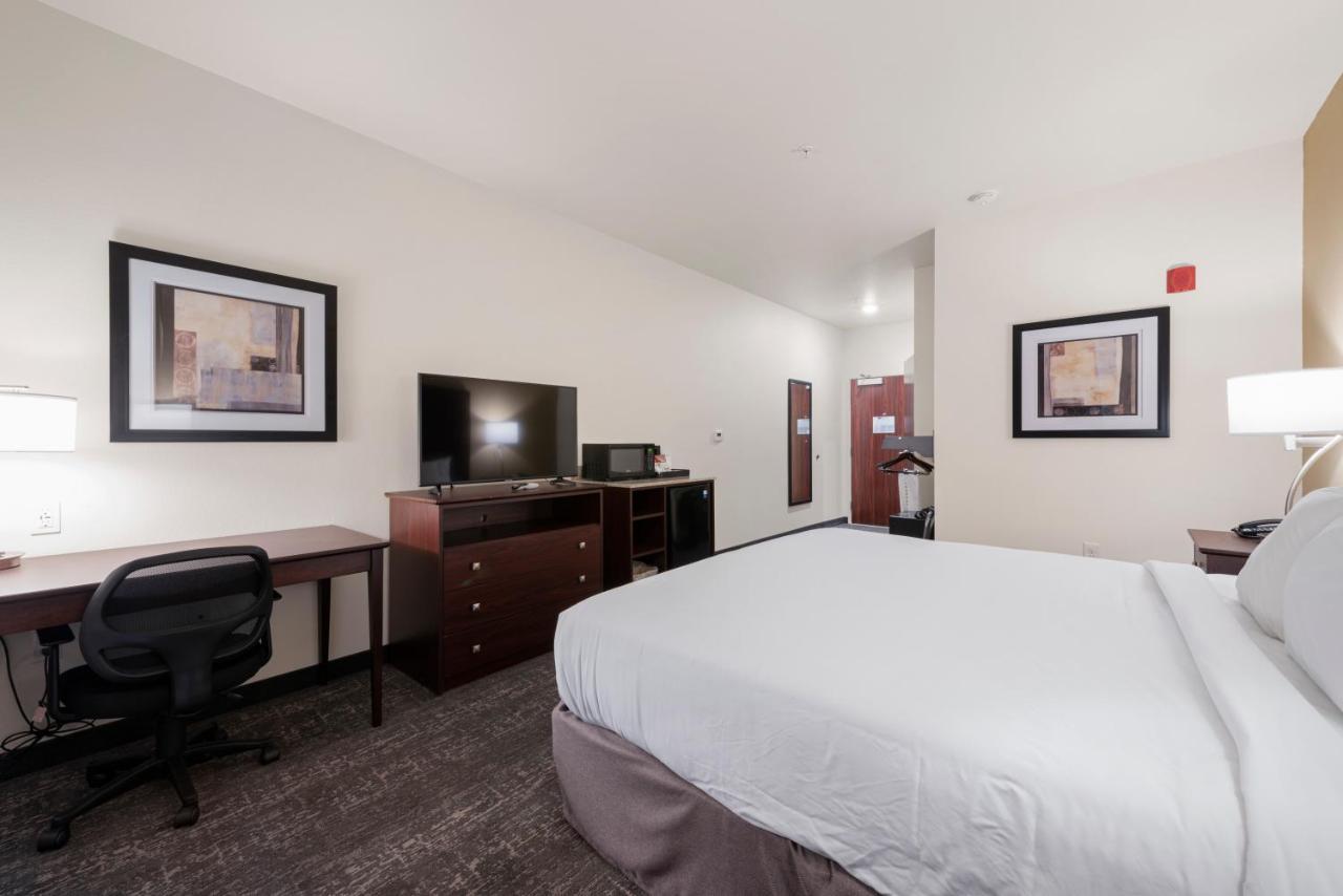 Cobblestone Hotel & Suites - Urbana Екстериор снимка