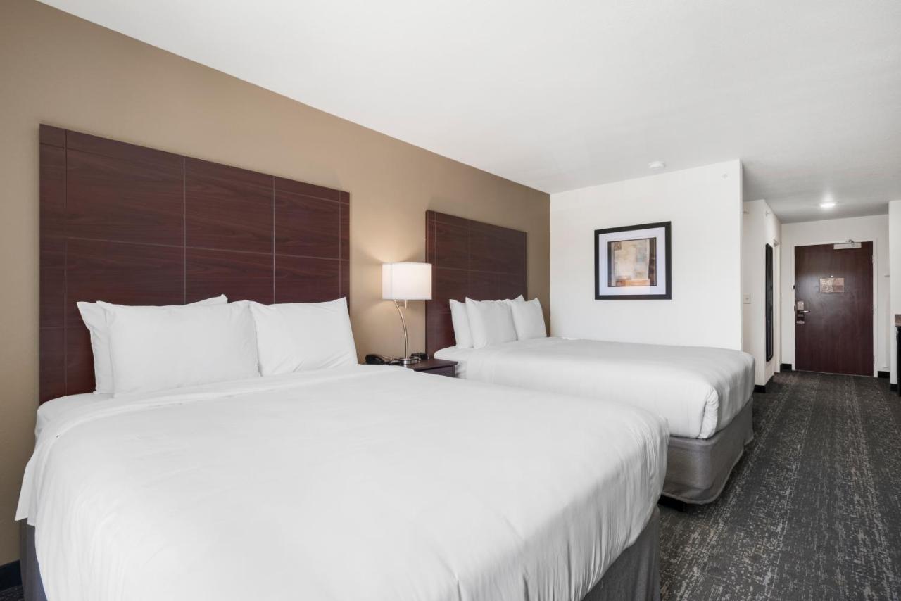 Cobblestone Hotel & Suites - Urbana Екстериор снимка