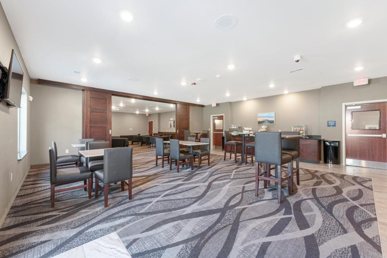 Cobblestone Hotel & Suites - Urbana Екстериор снимка