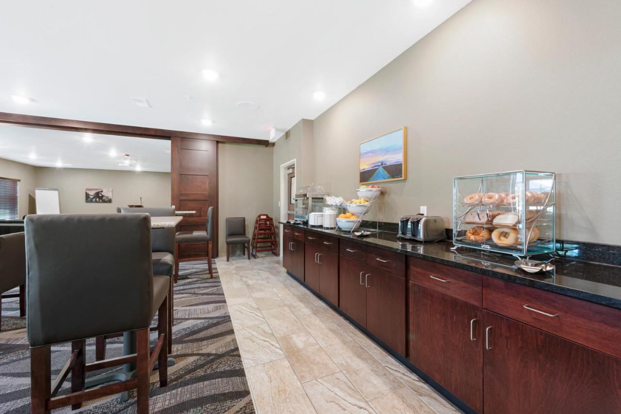 Cobblestone Hotel & Suites - Urbana Екстериор снимка