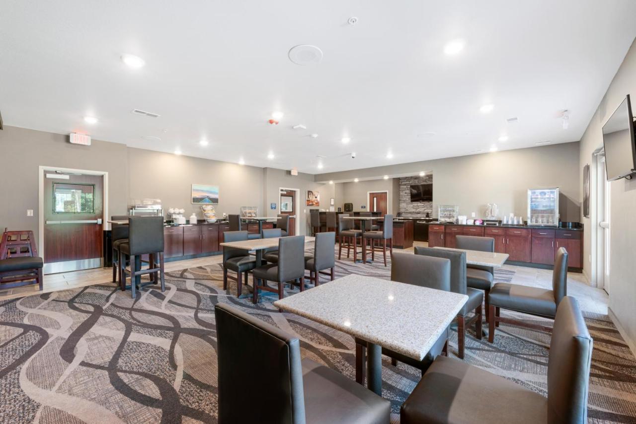 Cobblestone Hotel & Suites - Urbana Екстериор снимка
